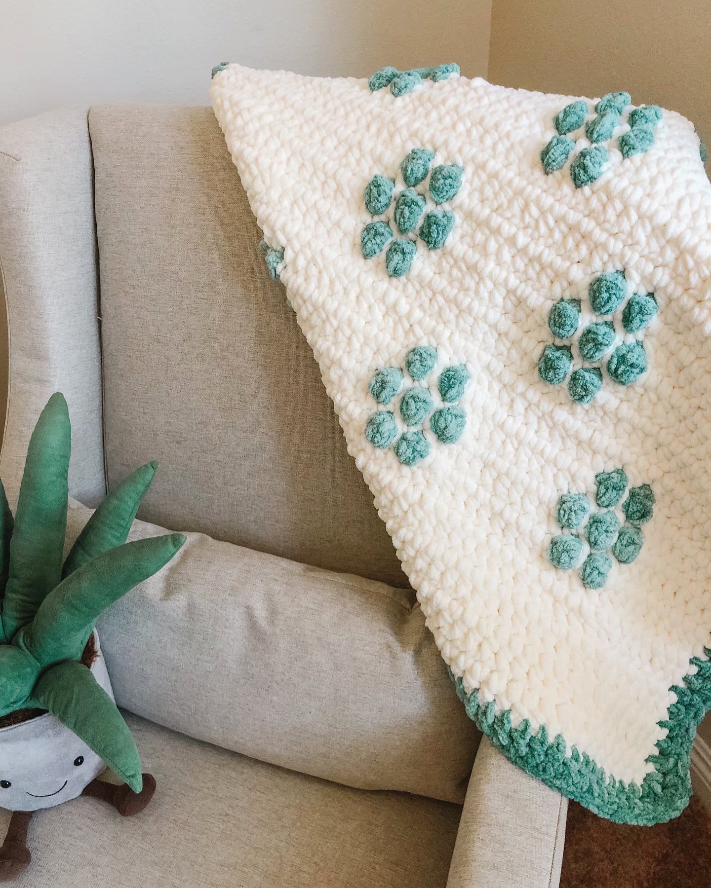 The sweetest botanical blanket for a little sprout on the way 🌱 
