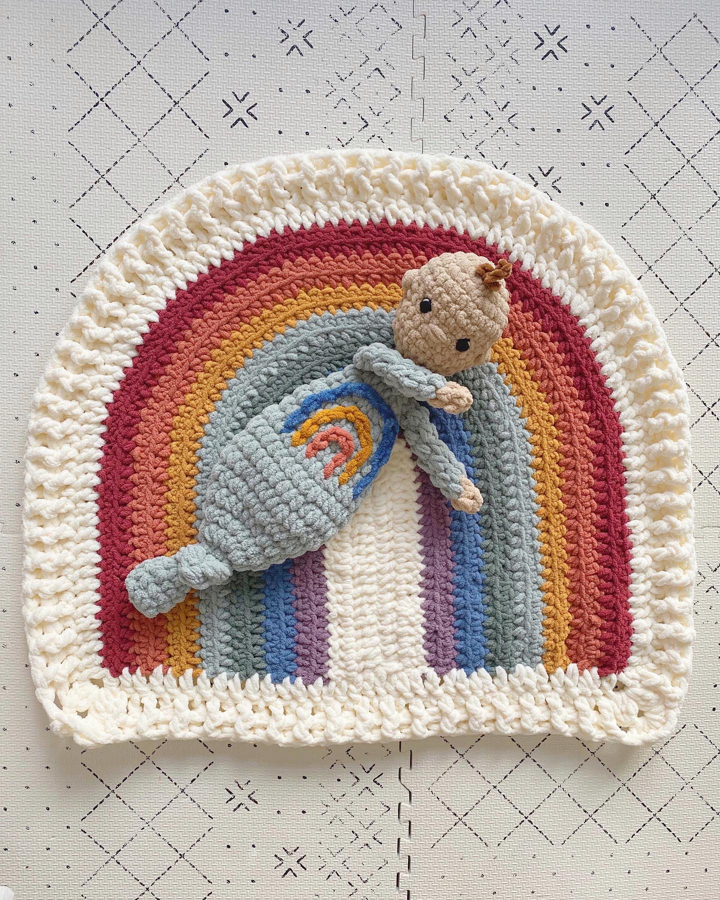 @mamamademinis Rainbow Baby Kit pattern releases today! ✨