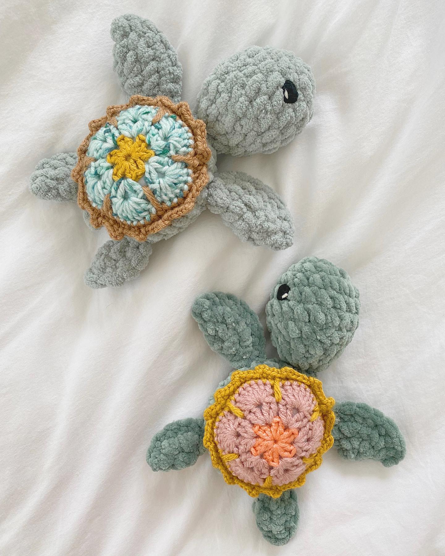 current obsession: Isla the boho turtle 🌊🌼🐢
