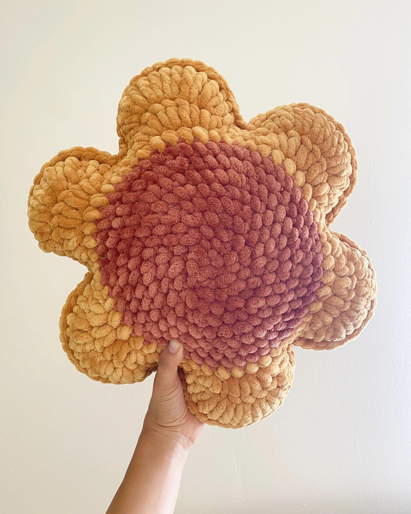 here comes the sun(flower pillow) … doo doo doo doo 🎶 