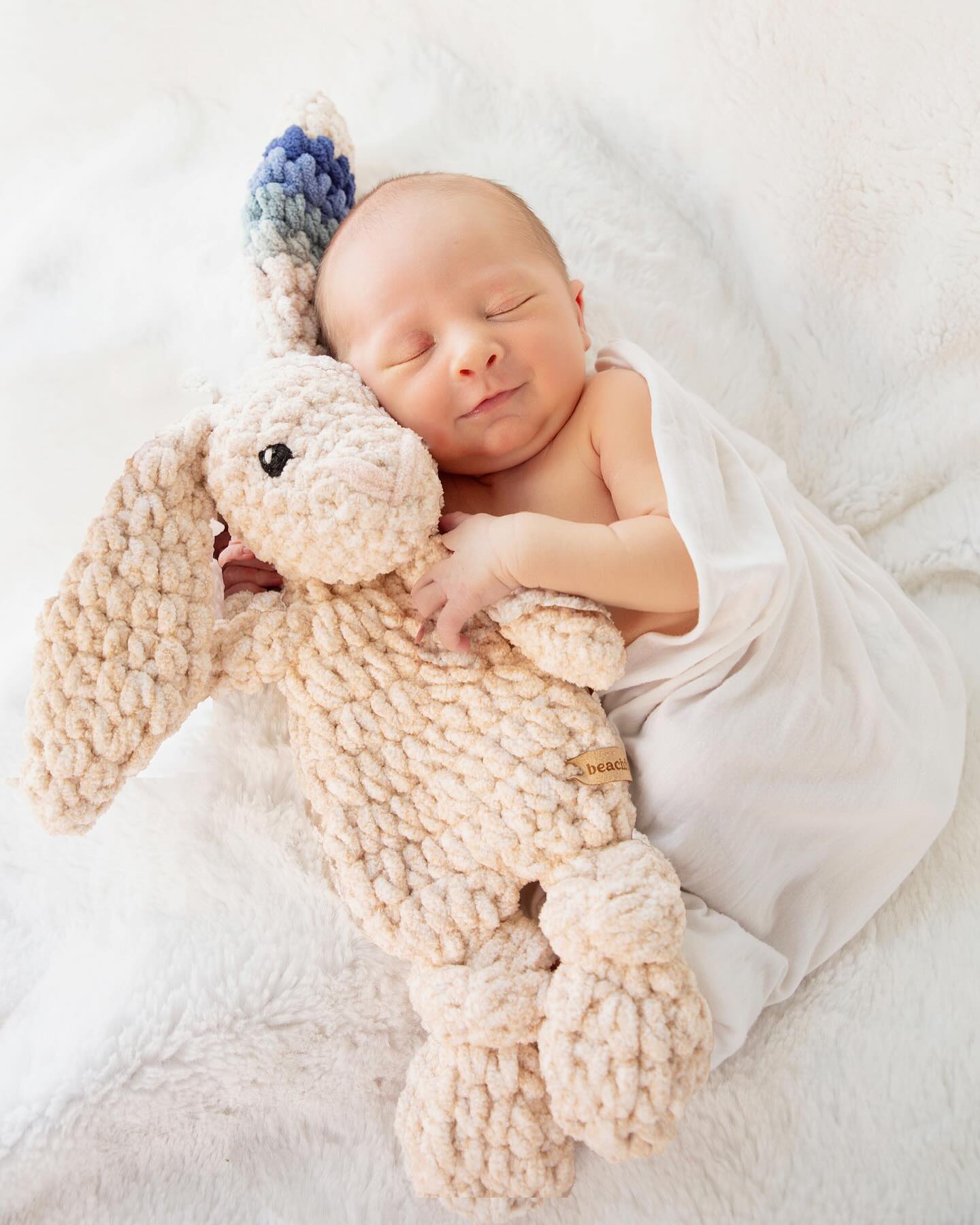 newborns + snugglers! Dare ya to name a cuter duo!