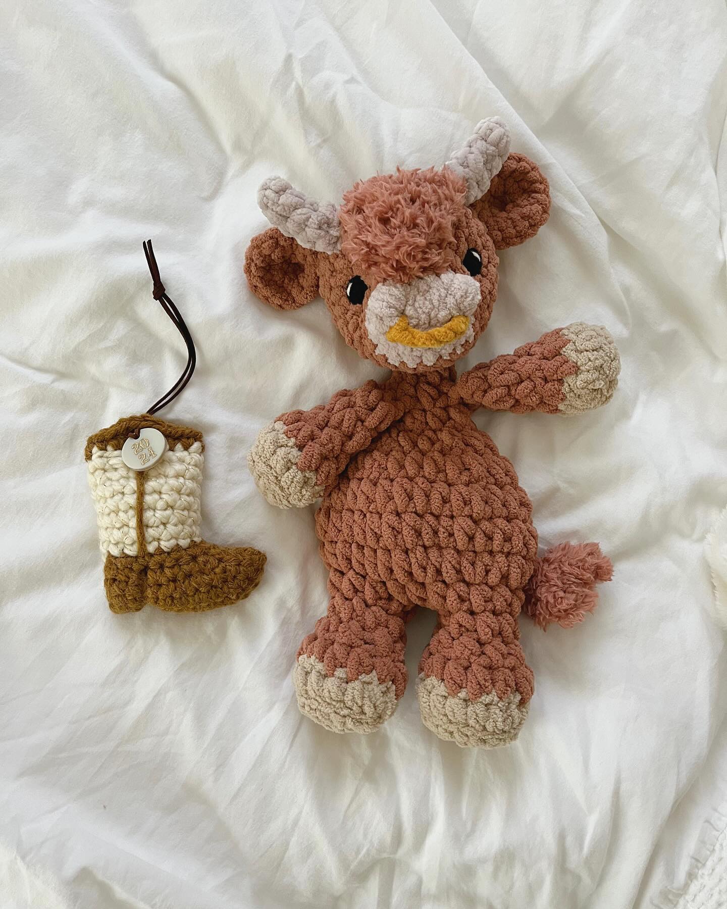 wrangling up > highland cows and boot ornaments! 🤠 