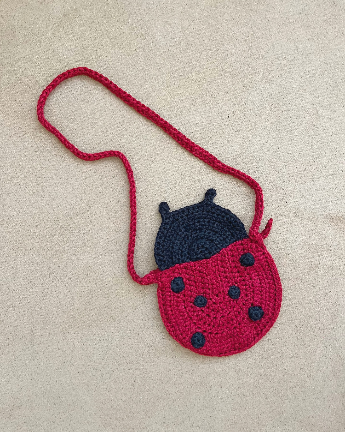 how stinking cute is this ladybug purse? 🐞